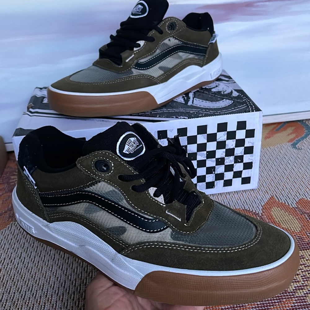 Vans Men’s Wayvee
Dark Olive
VN0A5JIADOL
Sneaker - Picture 11 of 16